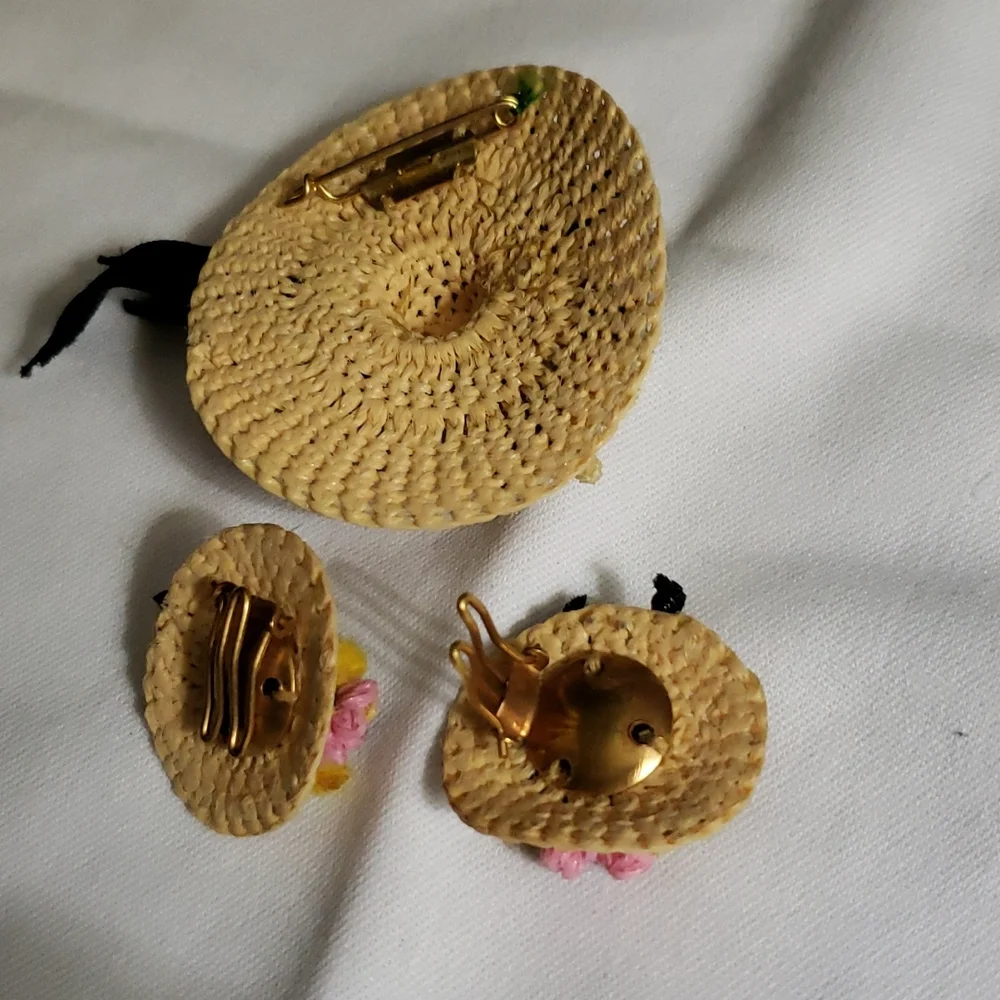 Vintage Crochet Hat Brooch and Earrings Set - Picture 3 of 5